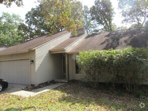 Building Photo - Contact Peggy  501 676 1758 or Heather 501...