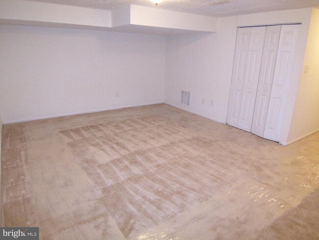 Building Photo - 313 Fullerton Pl