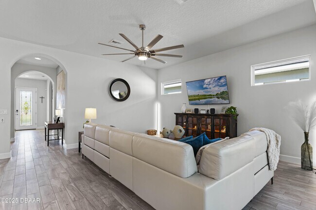 Building Photo - 636 Mosaic Blvd