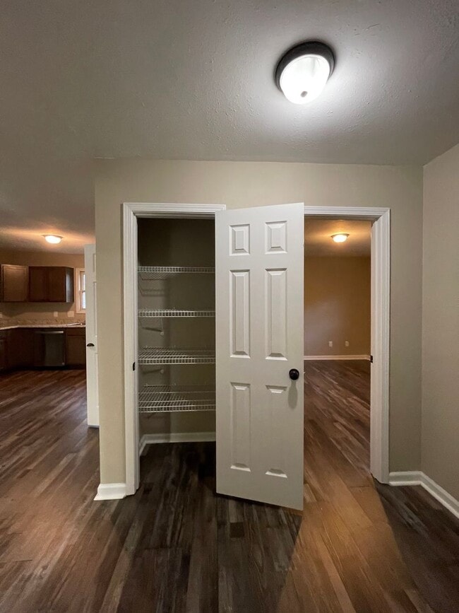 Building Photo - 1006 Northwood Dr