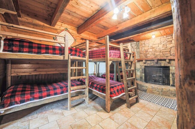 Building Photo - 195 Black Bear Dr