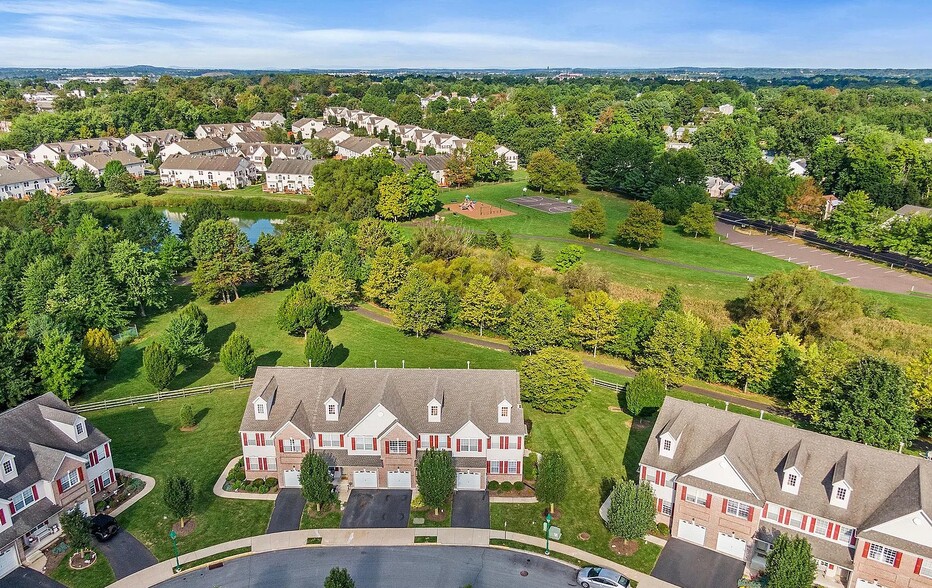 Building Photo - 387 Wheatfield Cir