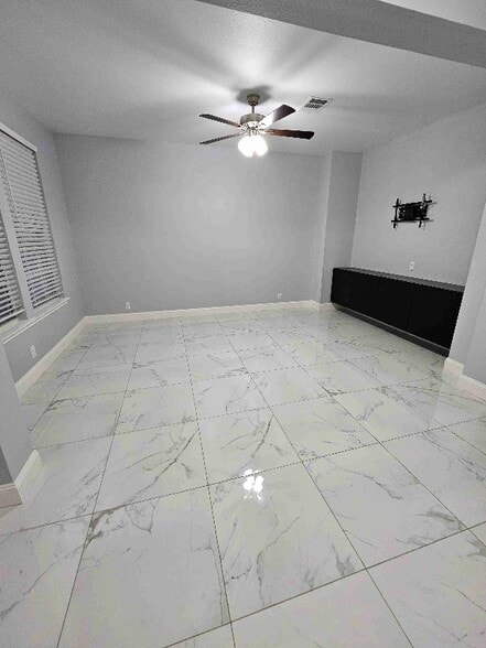 Building Photo - 204 Frontier Cove