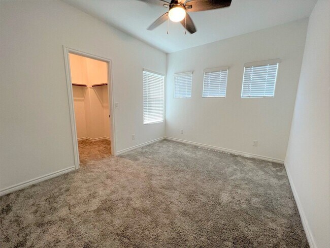 Building Photo - 4 BEDROOMS, 2.5 BATHS AT VILLIAGES AT TULE...