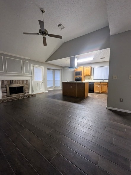 Building Photo - 827 Coral Tree Pl