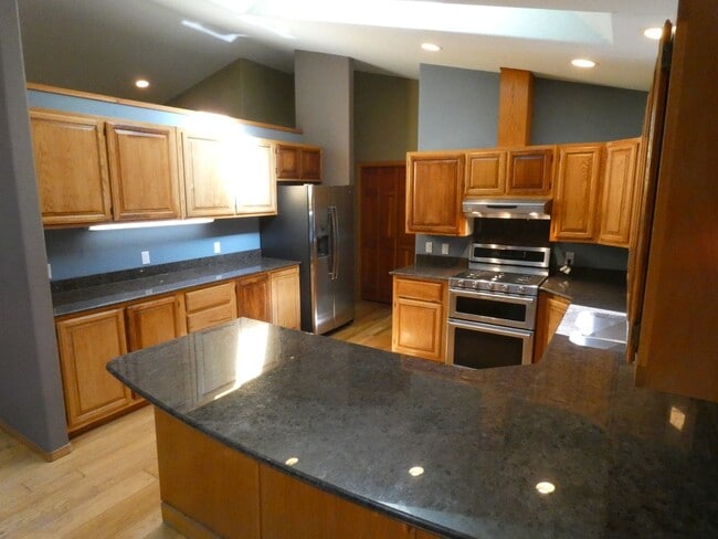 Building Photo - APPLICATION PENDING - *PNW Delight**