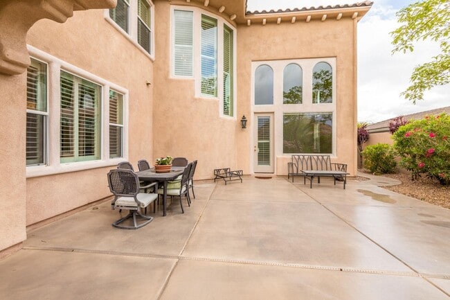 Building Photo - Live The Red Rock Country Club Lifestyle!!