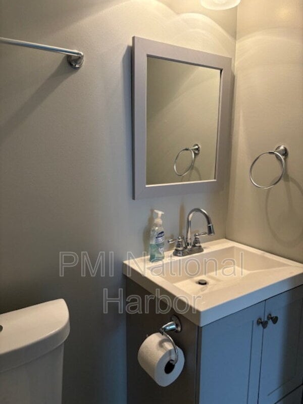 Building Photo - 1235 Chaplin St SE