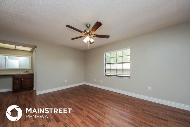 Building Photo - 7121 Laurel Hill Dr