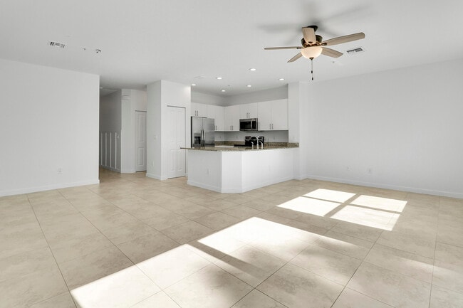 Building Photo - 6208 SE Portofino Cir