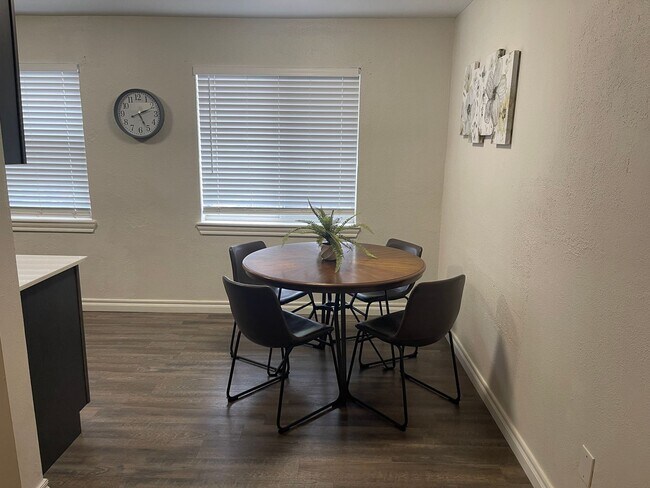 Building Photo - Charming 1-Bed, 1-Bath Apartment steps from the Plaza District