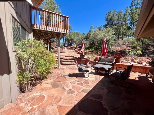 Building Photo - 335 Foothills S Dr