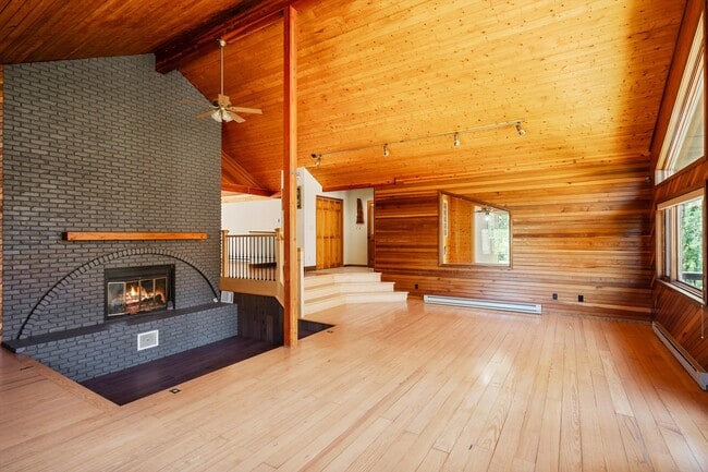 Building Photo - 377 Crystal Ln