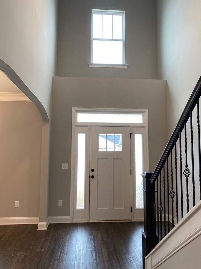 Building Photo - Spacious 5-Bedroom Home with Open Foyer - Move-In Ready! **Close to Fort Gordon, Hospitals, and I...