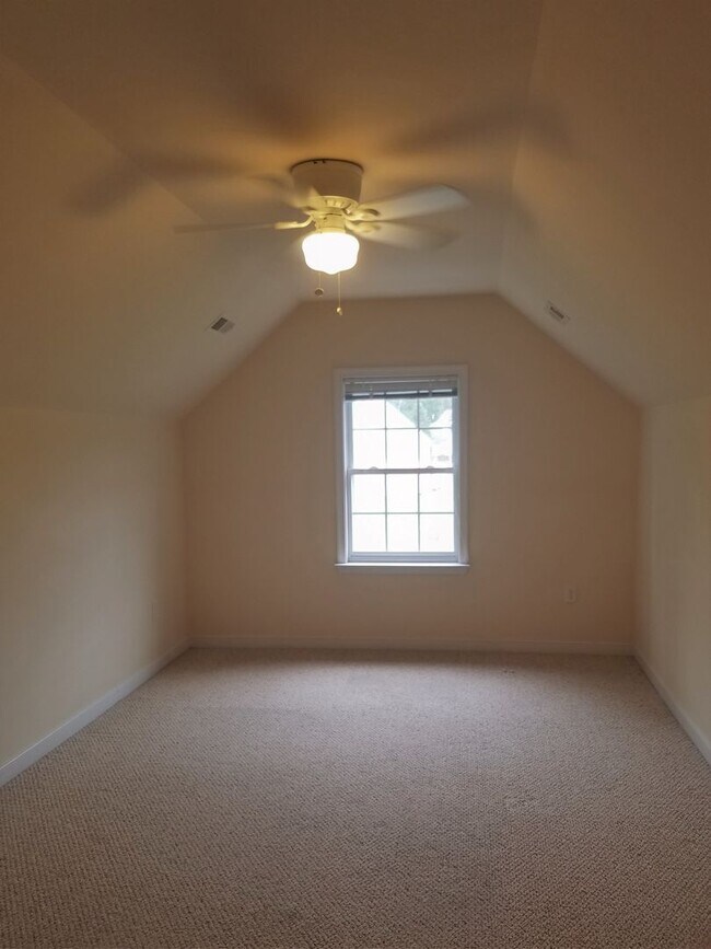 Building Photo - Beautiful transitional 4 bedroom brick rancher on quiet street just off of Hull Street/Genito Roa...