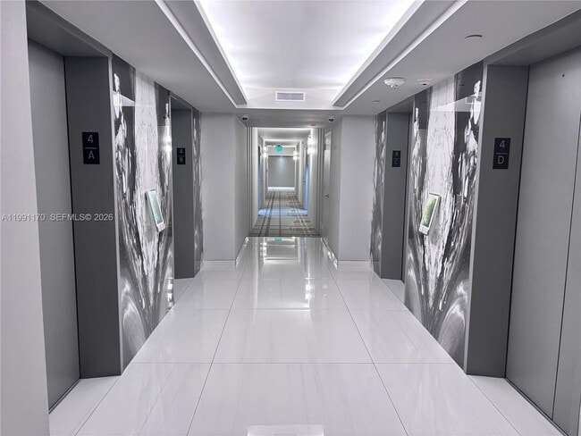 Building Photo - 400 South Pointe Dr