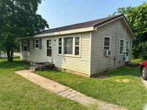 Building Photo - 3 Bedroom Home For Rent Near Lowes On Madison Street!