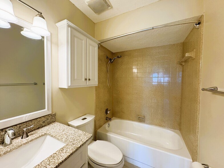 Building Photo - 1400 Mineo Dr