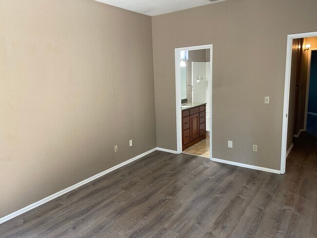 Building Photo - 2 Bdrm, 2 bath home in Laguna - Elk Grove