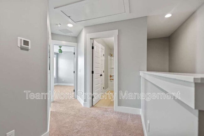 Building Photo - 7763 Park Gate Dr
