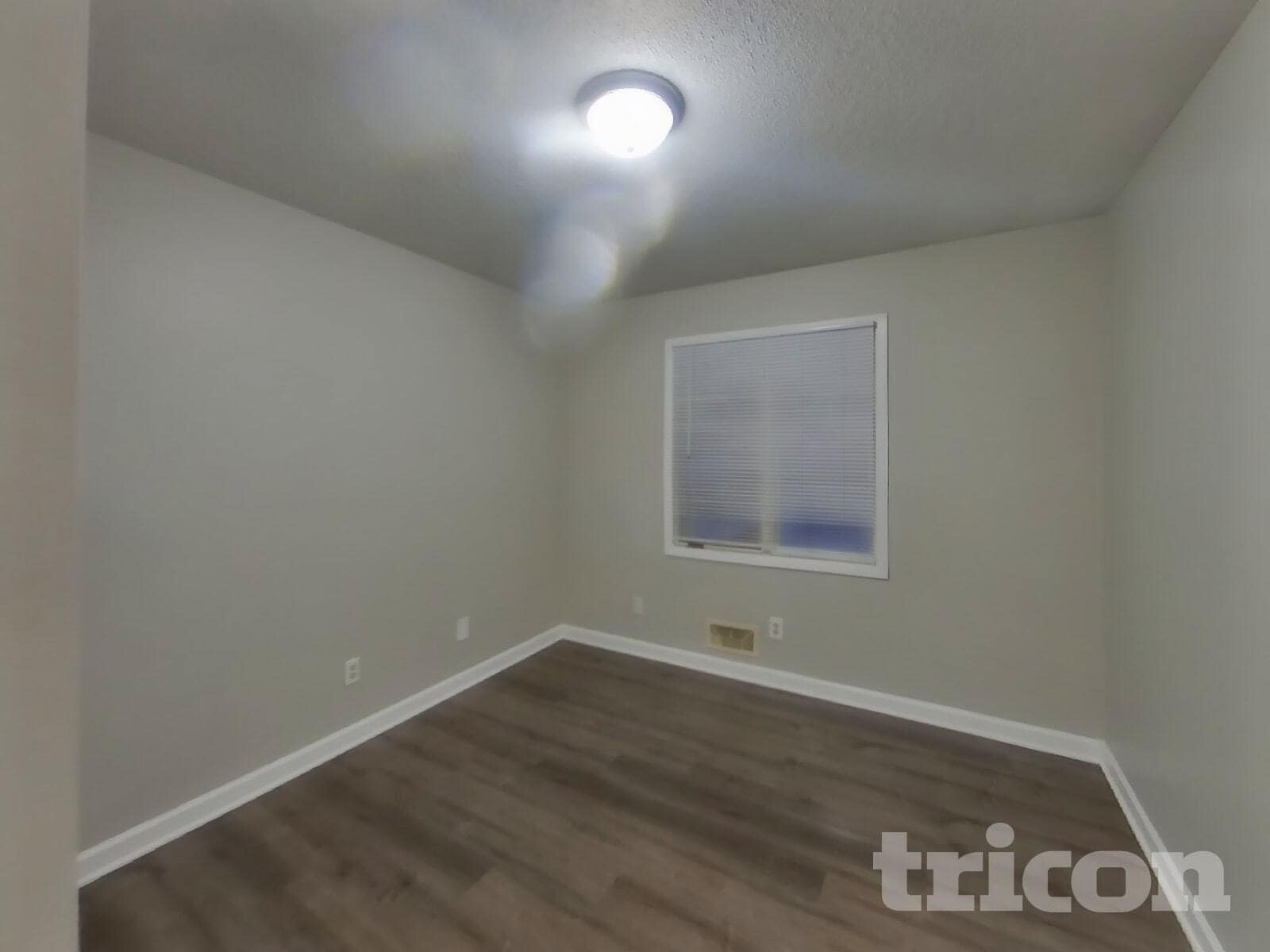 Building Photo - 820 Shenandoah Ln N