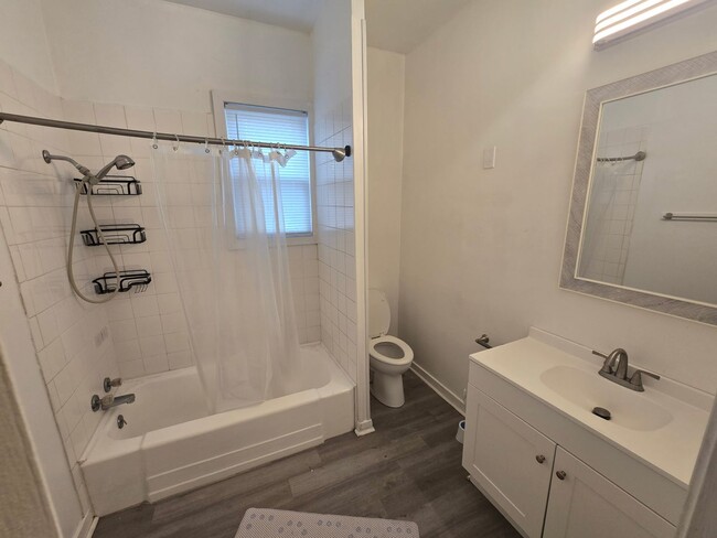 Building Photo - House in Hopewell