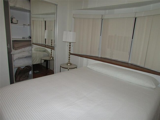 Building Photo - 5249 NW 4th Terrace