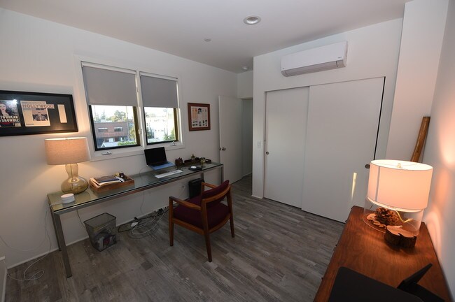 Building Photo - 1509 Cabrillo Ave