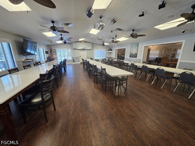 Building Photo - 9970 Sailview Ct