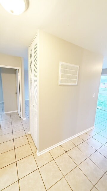 Building Photo - West/Wayne Township!