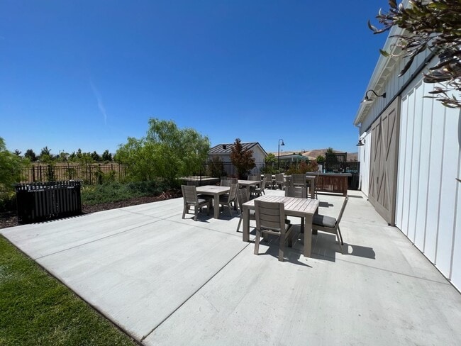 Building Photo - Newer Construction Home located in desirab...