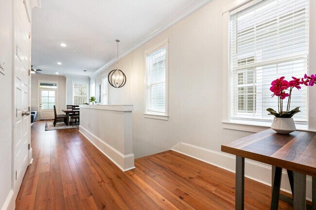 Building Photo - 1233 St Charles Ave