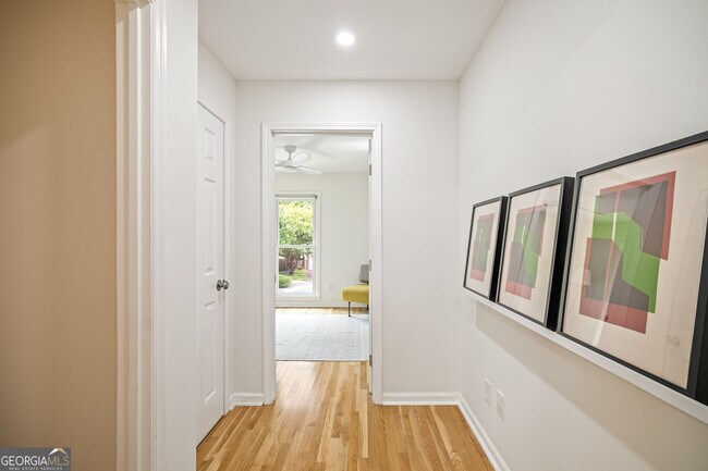 Building Photo - 2861 Dorby Close NE