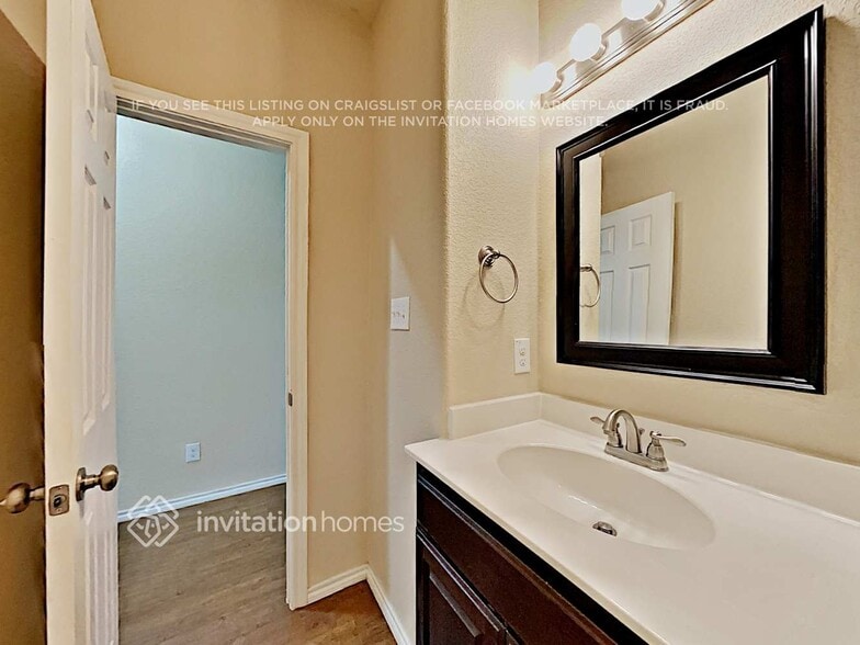 Building Photo - 1833 Wickham Dr