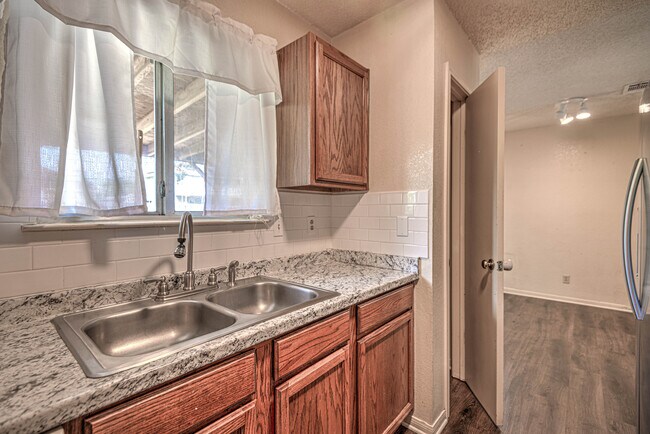 Building Photo - 2803 Willow Springs Rd