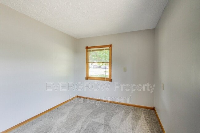 Building Photo - 205 Mooreland Dr