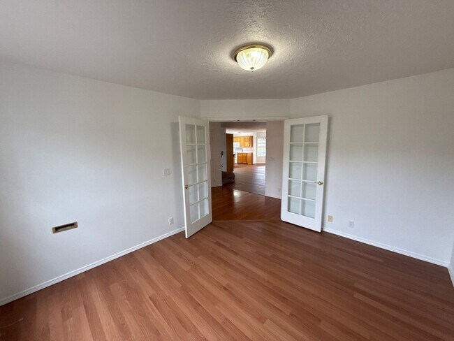 Building Photo - 191 McLaughlin Dr