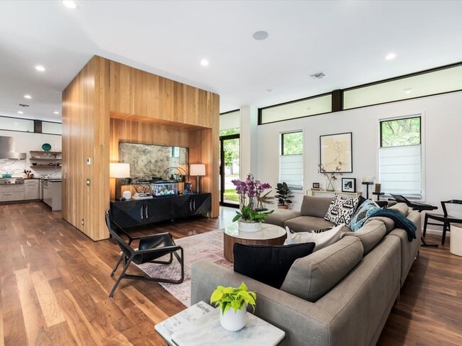 Building Photo - 1703 Dexter St