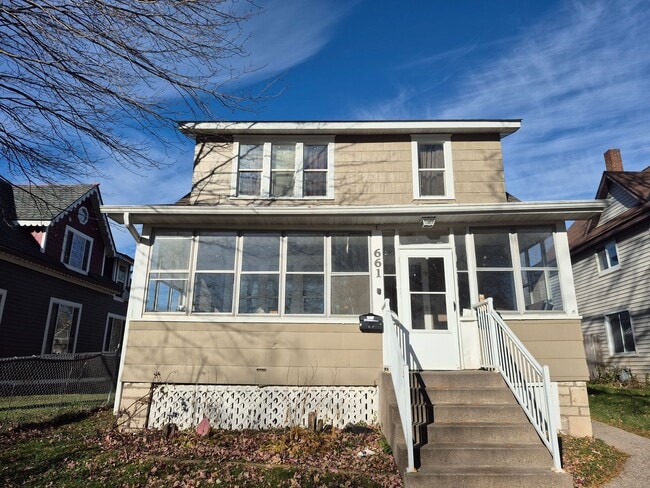 Building Photo - 661 Orange Ave E