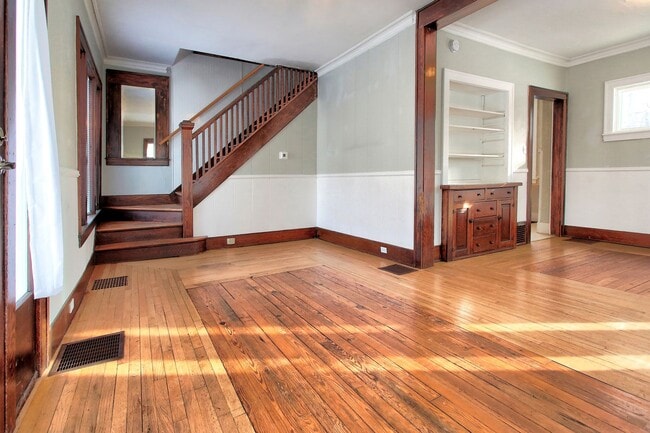 Building Photo - 140/142 E 15th Street