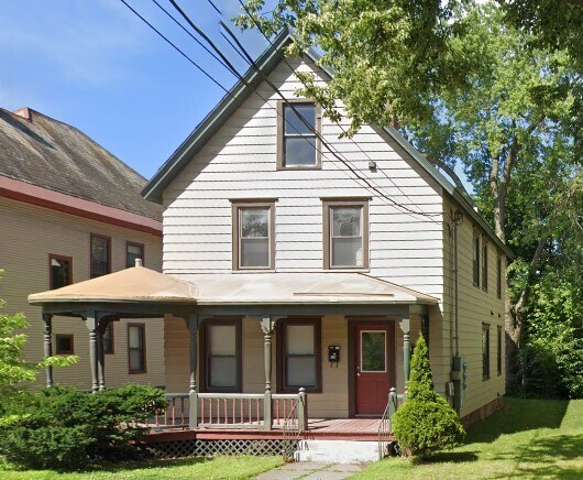 Safe and easy walk to UVM/Champlain and Church Street - 31 N Willard St