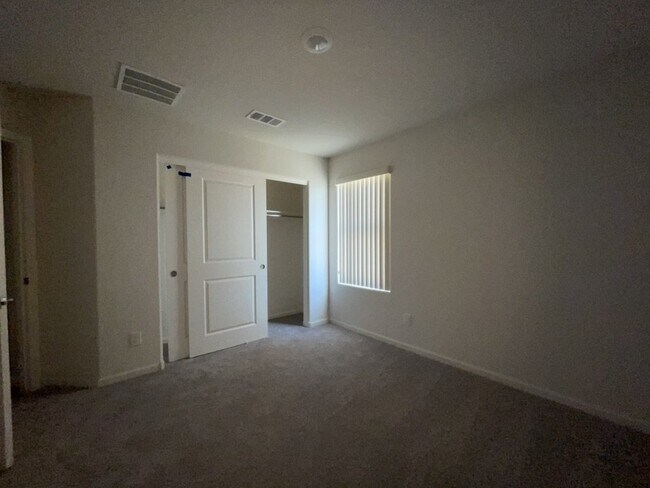 Building Photo - Coming Soon - 4 bed 2 bath spacious home with garage BHCRENT.COM