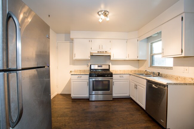 Building Photo - 2712 Sarah St