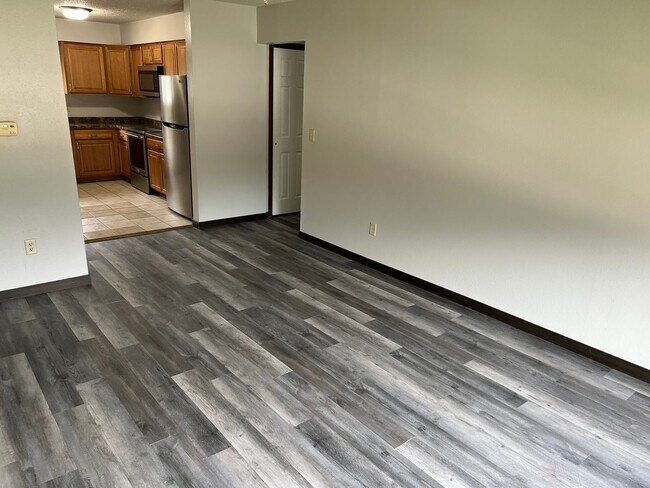 Building Photo - 3 bedroom apartment-NW Ames close to Sawyer Elementary-no pet fees