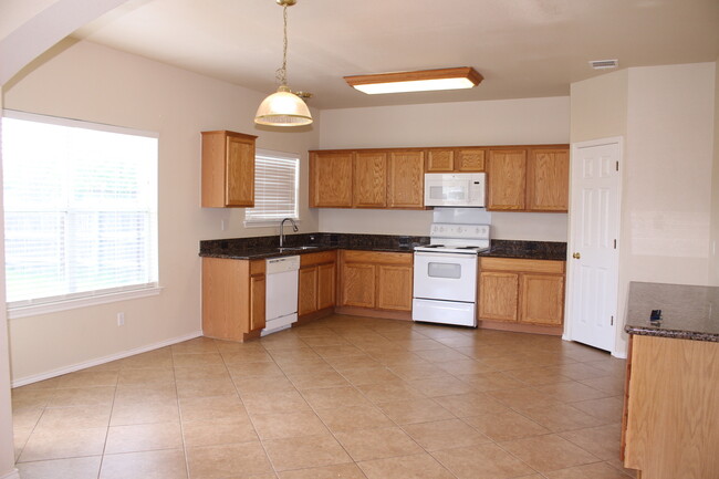 Building Photo - Spacious 4 bedroom in Wildhorse Creek