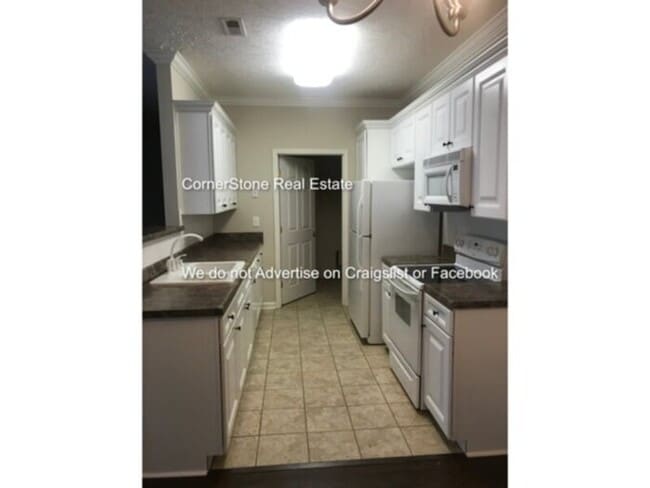 Building Photo - 4040 Bardstown Ct