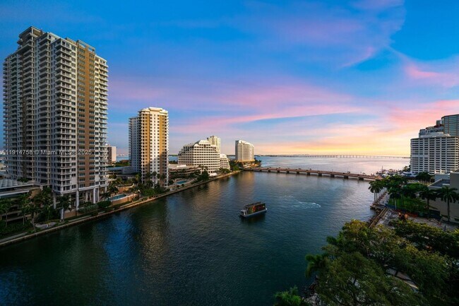 Building Photo - 495 Brickell Ave