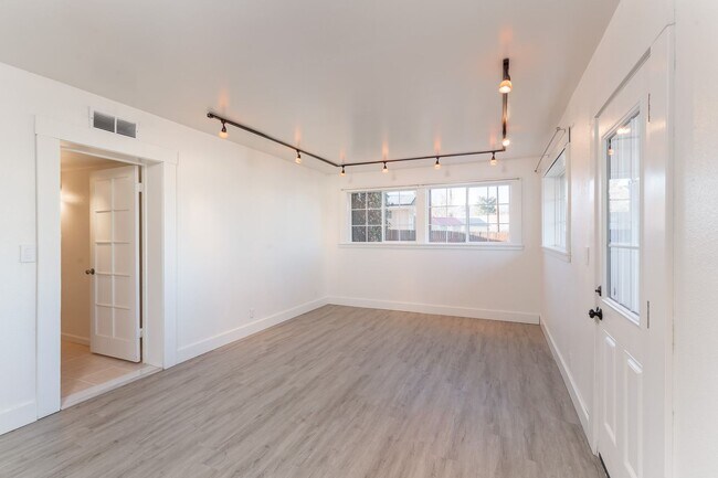 Building Photo - 111 Sunset Blvd