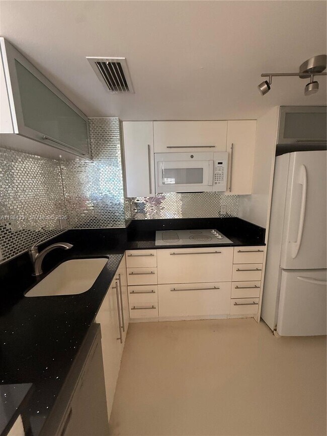 Building Photo - 770 Claughton Island Dr