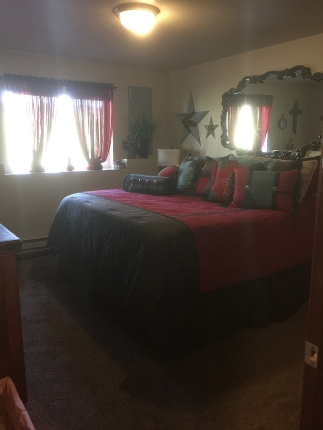 Building Photo - Quality Built Twinhome North Bismarck! SORRY NO PETS